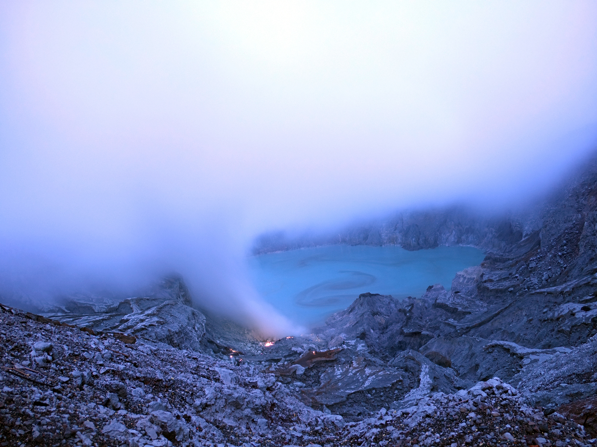 The Ijen, descent into the forecourt of hell
