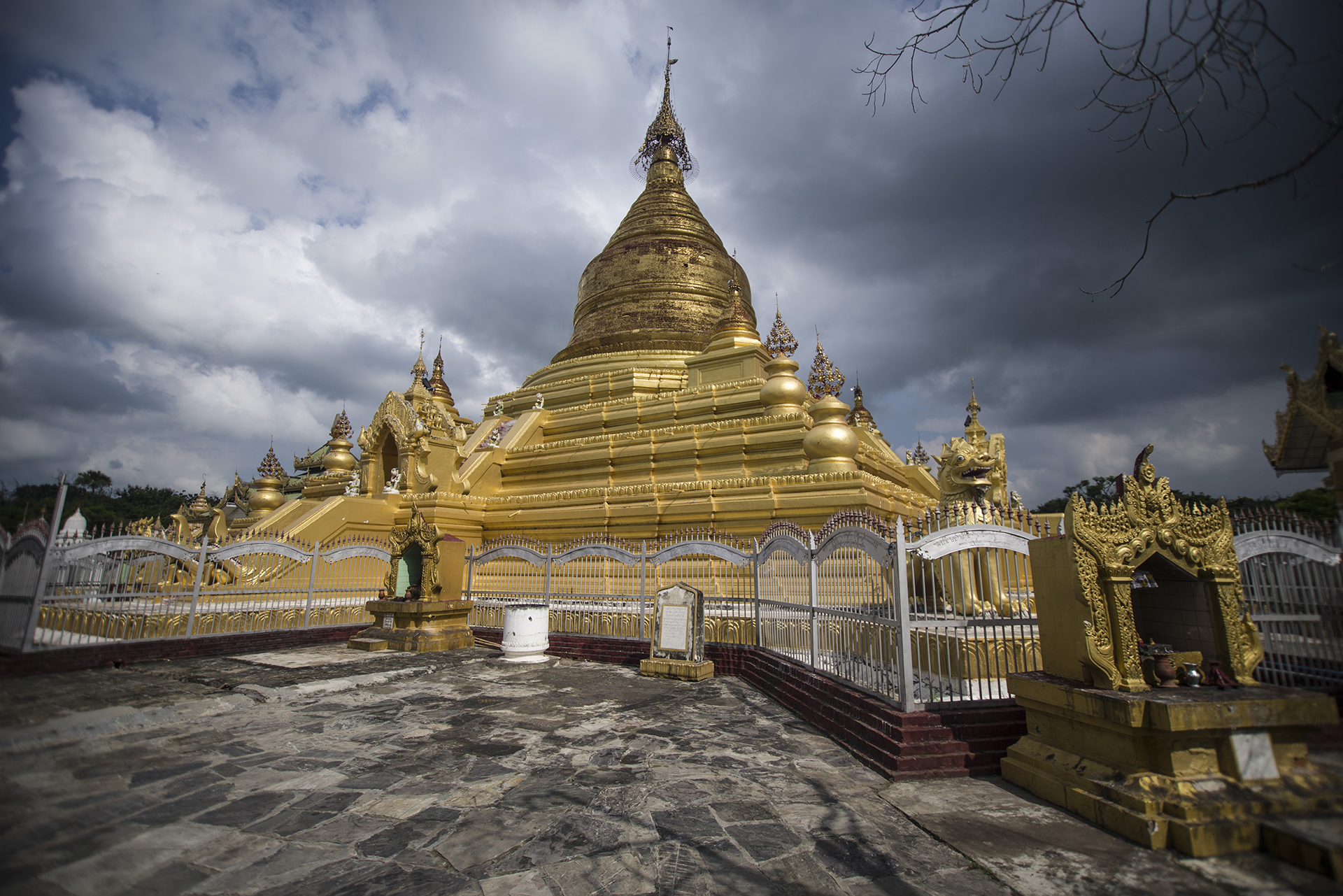 Pagodas, Mandalay hill and other wonders