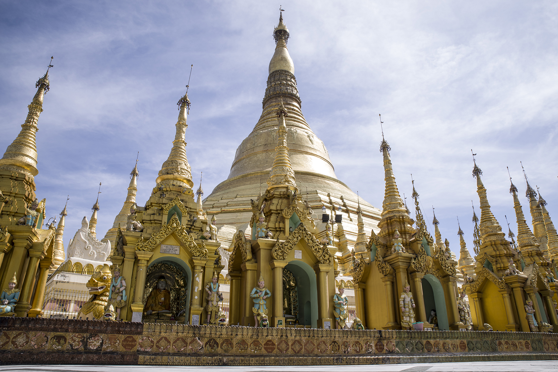 Durch die Straßen von Yangon: Die Shwedagon Pagode